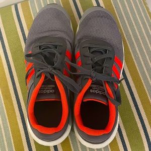 Women’s Size 6 Adidas Cloud Foam Race Shoes